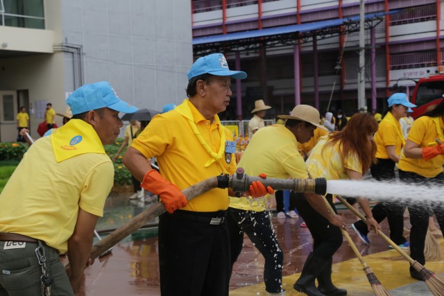 ประชาชนจิตอาสา “เราทำความ ดี ด้วยหัวใจ” มหาวิทยาลัยราชภัฏเชียงใหม่  ร่วมกันบำเพ็ญสาธารณประโยชน์เฉลิมพระเกียรติสมเด็จพระเจ้าอยู่หัว  เนื่องในโอกาสวันเฉลิมพระชนมพรรษา 66 พรรษา 28 กรกฎาคม 2561