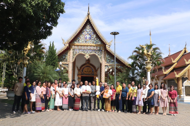 คณะวิทยาศาสตร์และเทคโนโลยี ม.ราชภัฏเชียงใหม่  ถวายเทียนพรรษา ณ วัดอินทราราม (ขี้เหล็กหลวง) 