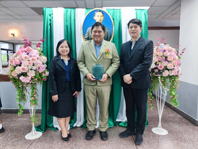 ม.ราชภัฏเชียงใหม่ รับมอบโล่แสดงความขอบคุณหน่วยงานที่ร่วมบริจาคโลหิตให้ รพ.มหาราชนครเชียงใหม่  ในพิธีเทิดพระเกียรติฯ เนื่องในวันมหิดล ประจำปี 2567