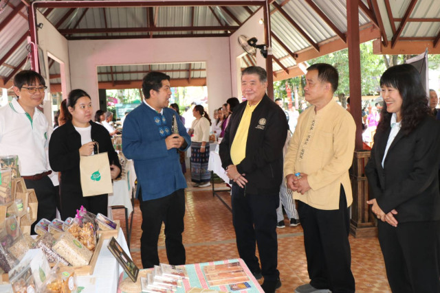 ผู้บริหาร มร.ชม. ร่วมงานเฉลิมฉลอง50 ปี มูลนิธิศึกษาพัฒนาชนบท  90 ปี วัดป่าดาราภิรมย์ พระอารามหลวง 107 ปี ชาตกาลพระพุทธพจนวราภรณ์  (หลวงปู่จันทร์ กุสโล) 