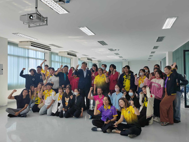 กิจกรรม 3C English Camp (Communicative, Confident, Creative English Camp) นักศึกษาคณะวิทยาศาสตร์และเทคโนโลยี และนักศึกษาคณะเทคโนโลยีการเกษตร 