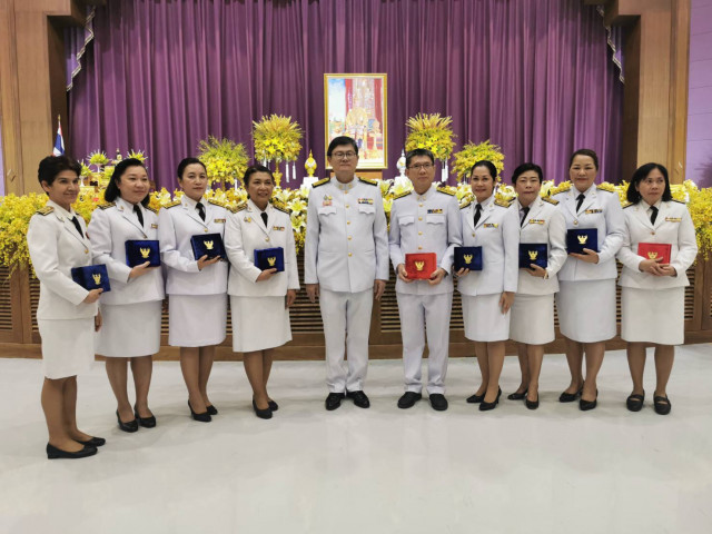 ผู้ทรงคุณวุฒิ สภามหาวิทยาลัย พร้อมผู้บริหาร อาจารย์ ม.ราชภัฏเชียงใหม่ เข้ารับพระราชทานเครื่องราชอิสริยาภรณ์ ชั้นสายสะพาย ประจำปี 2563