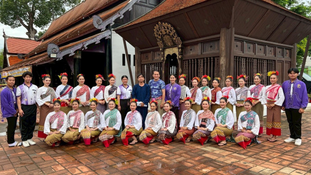 สาขาวิชานาฏศิลป์ศึกษา ม.ราชภัฏเชียงใหม่ ร่วมขบวน  อัญเชิญพระเจ้าฝนแสนห่า งานประเพณีใส่ขันดอกบูชาเสาอินทขีล ประจำปี 2568