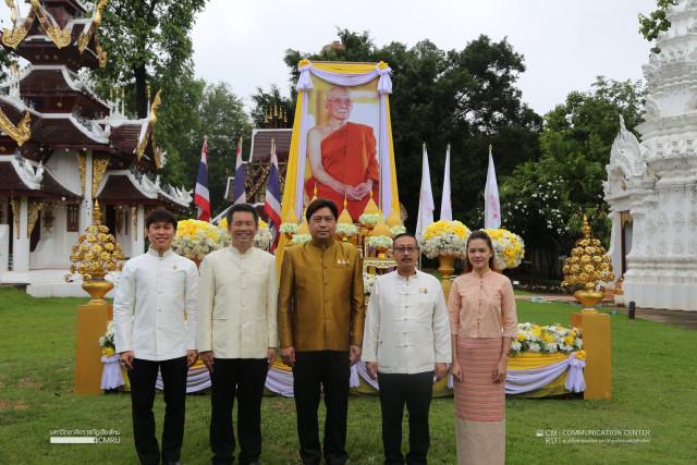 คณะผู้บริหาร บุคลากร มร.ชม. ร่วมพิธีทำบุญตักบาตรถวายพระกุศลงานฉลองพระชนมายุ 8 รอบ  สมเด็จพระอริยวงศาคตญาณ สมเด็จพระสังฆราช สกลมหาสังฆปรินายก