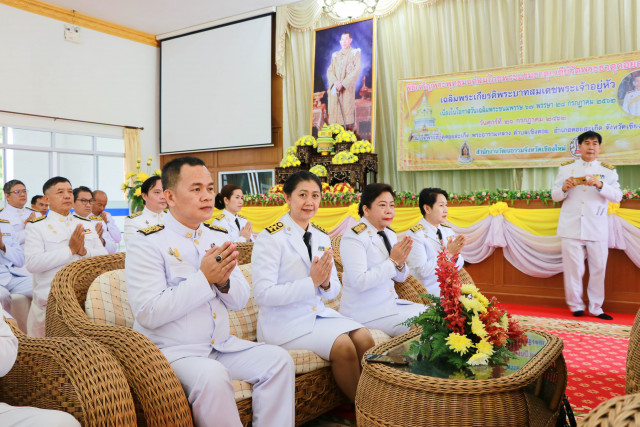 คณะผู้บริหาร ม.ราชภัฏเชียงใหม่ ร่วมพิธีเจริญพระพุทธมนต์สมโภชพระบรมธาตุเจดีย์ วัดพระธาตุดอยสะเก็ด  เฉลิมพระเกียรติพระบาทสมเด็จพระเจ้าอยู่หัว เนื่องในโอกาสวันเฉลิมพระชนมพรรษา 67 พรรษา 28 กรกฎาคม 2562