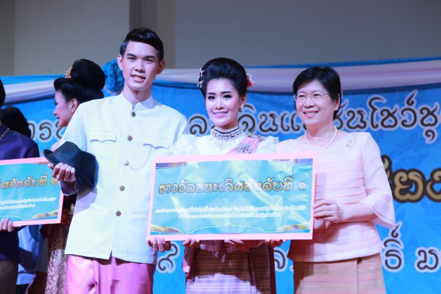 สำนักศิลปะและวัฒนธรรม มร.ชม. จัดการประกวดและเดินแฟชั่นโชว์ชุดพื้นบ้านไทยล้านนา “อนุรักษ์ผ้าไทย ราชภัฏเชียงใหม่ เทิดไท้ ราชินี”