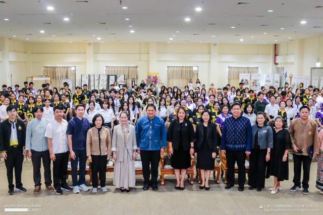 ม.ราชภัฏเชียงใหม่ จัดกิจกรรม “1 นักศึกษา 1 ศิลปวัฒนธรรม CMRU Showcase”  สืบสานและต่อยอดมรดกวัฒนธรรมล้านนา