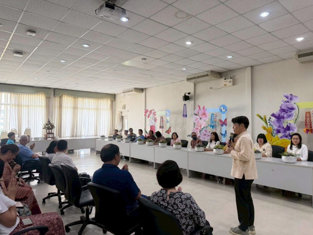 วจก. มร.ชม. จัดพิธีรดน้ำดำหัวอาจารย์อาวุโส สืบสานประเพณีปี๋ใหม่เมือง สร้างสายใยความผูกพัน