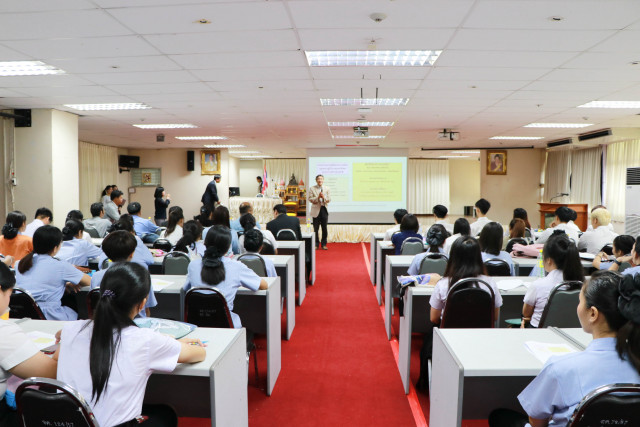 นักศึกษา มร.ชม. ร่วมรับฟังการบรรยาย โครงการผลิตบุคลากรทางการพยาบาลและสังคมสงเคราะห์สำหรับชาวต่างชาติ  จากคณะเทศบาลเมืองฮิกาชิคาวะ ประเทศญี่ปุ่น