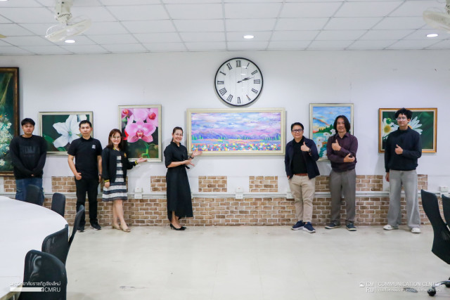 สาขาวิชาศิลปะและการออกแบบ คณะมนุษยศาสตร์ฯ มอบภาพวาดตกแต่ง CMRU Co-Working Space 