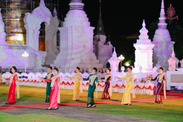 นักศึกษาหลักสูตรดนตรีศึกษาและนาฏศิลป์ ม.ราชภัฏเชียงใหม่ ร่วมการแสดงเทิดพระเกียรติ  