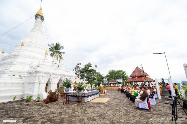 มหาวิทยาลัยราชภัฏเชียงใหม่ วิทยาเขตแม่ฮ่องสอน สักการะพระธาตุดอยกองมู