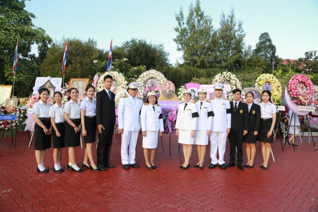 ผู้บริหาร มร.ชม. ร่วมวางพวงมาลาถวายบังคมแด่พระบรมราชาอนุสาวรีย์พระบาทสมเด็จพระจุลจอมเกล้าเจ้าอยู่หัว เนื่องในวันปิยมหาราช
