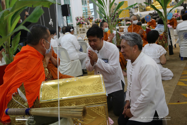 ผู้บริหาร ม.ราชภัฏเชียงใหม่ ร่วมพิธีเถราภิเษก ปลุกเสก องค์ครูบาเจ้าศรีวิชัย  สร้างกองบุญก่อนวันเข้าพรรษาประจำปี  2566