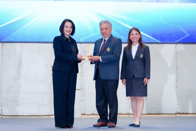 มหาวิทยาลัยราชภัฏเชียงใหม่รับโล่ประกาศเกียรติคุณการประกันคุณภาพงานตรวจสอบภายในภาครัฐจากภายนอกองค์กร ประจำปีงบประมาณ พ.ศ. 2568 ระดับ “ดีเยี่ยม”