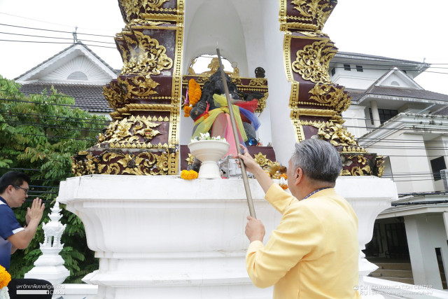 มหาวิทยาลัยราชภัฏเชียงใหม่ จัดพิธีบวงสรวงสักการะสิ่งศักดิ์สิทธิ์ เนื่องในงานพิธีพระราชทานปริญญาบัตรมหาวิทยาลัยราชภัฏในเขตภาคเหนือตอนบน ประจำปีการศึกษา 2567-2568